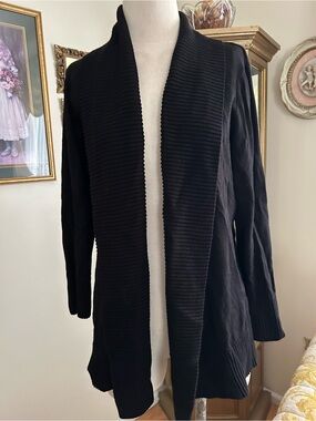 Black Open-Front Cardigan Sz M C:409A. 6/8/26